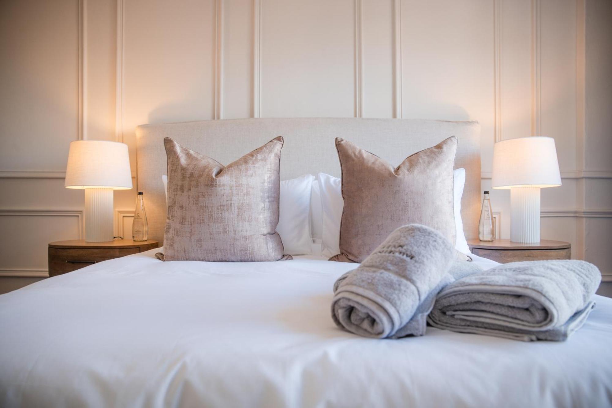 201 Cascades L 2 Bed Flat In Prime Point * Cape Town